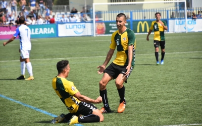 Pol Ballesteros celebra el seu primer gol com a arlequinat | Críspulo Díaz